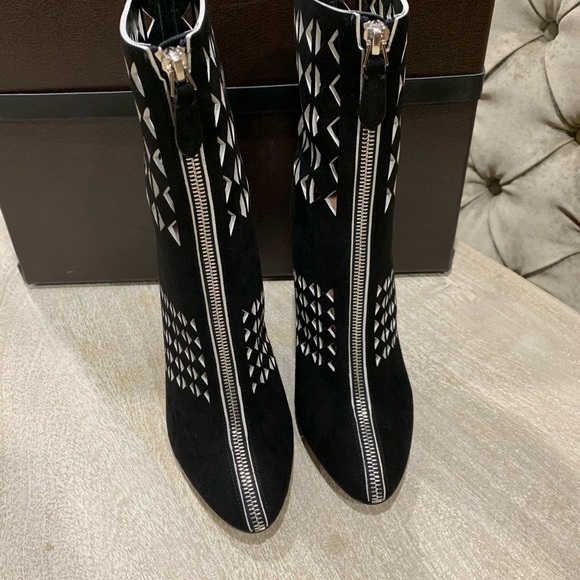 Alaia laser cut detail booties - Picture 9 of 10